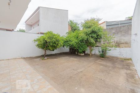 Casa à venda com 240m², 4 quartos e 5 vagas Casa à venda com 240m², 4 quartos e 5 vagasQuintal