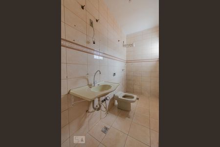 Casa à venda com 240m², 4 quartos e 5 vagas Casa à venda com 240m², 4 quartos e 5 vagasBanheiro Social