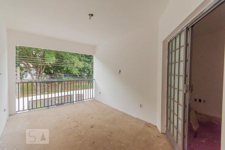 Casa à venda com 240m², 4 quartos e 5 vagas Casa à venda com 240m², 4 quartos e 5 vagasvaranda