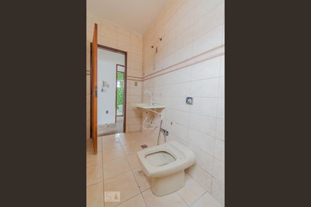 Casa à venda com 240m², 4 quartos e 5 vagas Casa à venda com 240m², 4 quartos e 5 vagasBanheiro Social