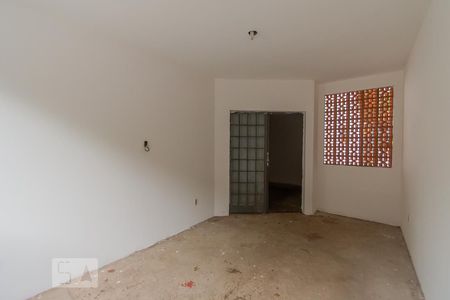 Casa à venda com 240m², 4 quartos e 5 vagas Casa à venda com 240m², 4 quartos e 5 vagasvaranda