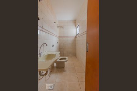 Casa à venda com 240m², 4 quartos e 5 vagas Casa à venda com 240m², 4 quartos e 5 vagasBanheiro Social