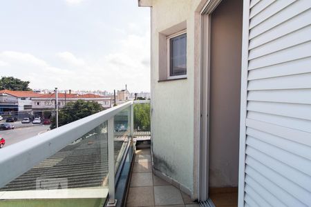 Casa à venda com 150m², 3 quartos e 4 vagas Casa à venda com 150m², 3 quartos e 4 vagasVaranda