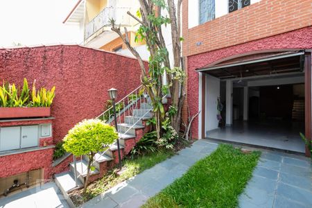 Casa à venda com 184m², 3 quartos e 4 vagas Casa à venda com 184m², 3 quartos e 4 vagasEntrada