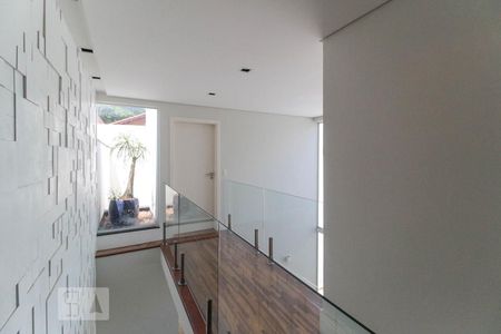 Casa à venda com 225m², 3 quartos e 4 vagas Casa à venda com 225m², 3 quartos e 4 vagasHall