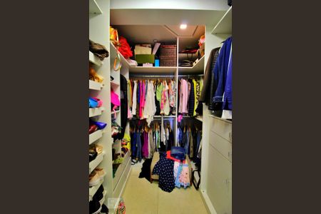 Apartamento à venda com 225m², 5 quartos e 2 vagasCloset