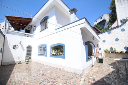 Casa à venda com 615m², 3 quartos e 4 vagas Casa à venda com 615m², 3 quartos e 4 vagasQuintal