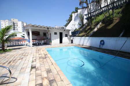 Casa à venda com 615m², 3 quartos e 4 vagas Casa à venda com 615m², 3 quartos e 4 vagaspiscina