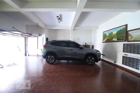 Casa à venda com 615m², 3 quartos e 4 vagas Casa à venda com 615m², 3 quartos e 4 vagasgaragem