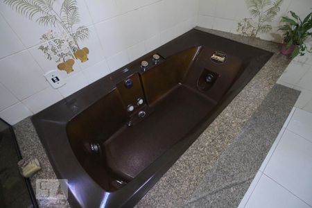 Casa à venda com 615m², 3 quartos e 4 vagas Casa à venda com 615m², 3 quartos e 4 vagasbanheiro 1
