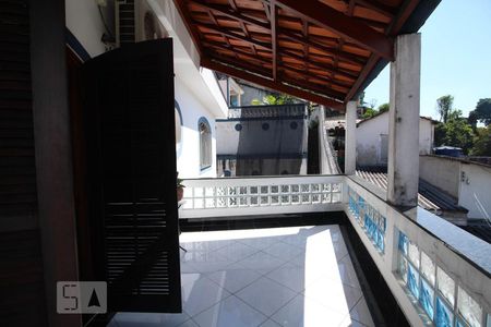 Casa à venda com 615m², 3 quartos e 4 vagas Casa à venda com 615m², 3 quartos e 4 vagasvaranda