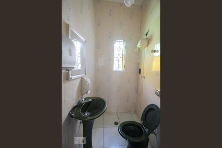 Casa à venda com 615m², 3 quartos e 4 vagas Casa à venda com 615m², 3 quartos e 4 vagasBanheiro garagem