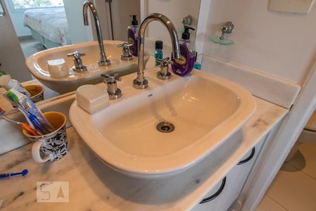 Apartamento à venda com 40m², 1 quarto e 1 vaga Apartamento à venda com 40m², 1 quarto e 1 vagaDetalhe do Banheiro