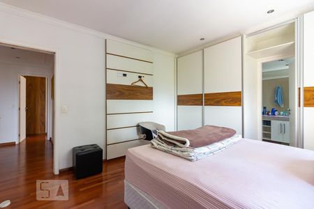 Apartamento à venda com 215m², 4 quartos e 4 vagas Apartamento à venda com 215m², 4 quartos e 4 vagasSuíte 2