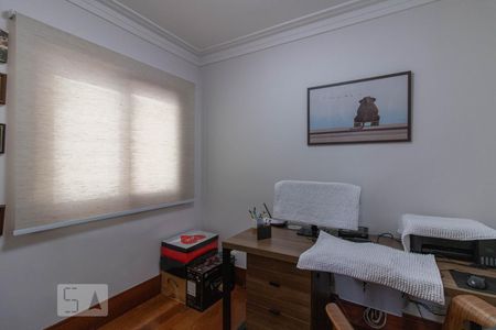 Casa à venda com 500m², 3 quartos e 6 vagas Casa à venda com 500m², 3 quartos e 6 vagasEscritório