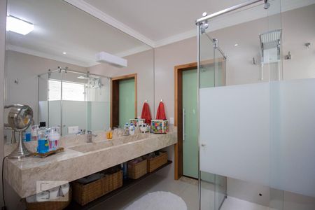 Casa à venda com 500m², 3 quartos e 6 vagas Casa à venda com 500m², 3 quartos e 6 vagasBanheiro da Suíte