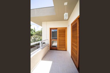 Casa à venda com 500m², 3 quartos e 6 vagas Casa à venda com 500m², 3 quartos e 6 vagasSacada do Quarto 3