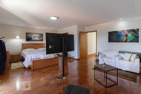 Casa à venda com 500m², 3 quartos e 6 vagas Casa à venda com 500m², 3 quartos e 6 vagasSuíte