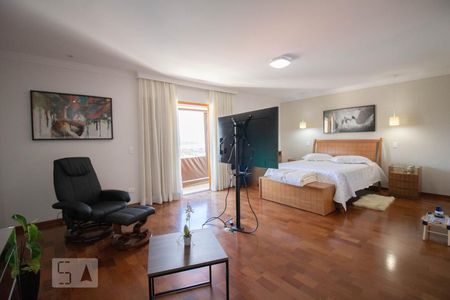 Casa à venda com 500m², 3 quartos e 6 vagas Casa à venda com 500m², 3 quartos e 6 vagasSuíte