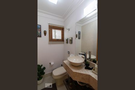 Casa à venda com 500m², 3 quartos e 6 vagas Casa à venda com 500m², 3 quartos e 6 vagasLavabo