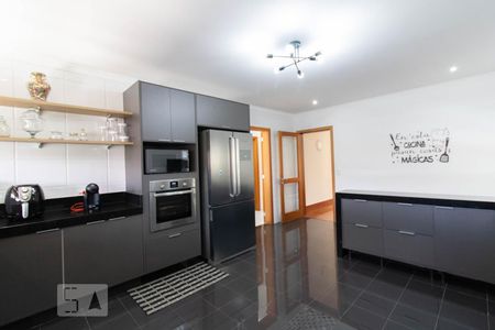 Casa à venda com 500m², 3 quartos e 6 vagas Casa à venda com 500m², 3 quartos e 6 vagasCozinha