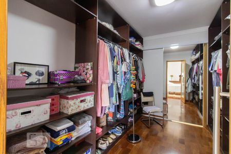 Casa à venda com 500m², 3 quartos e 6 vagas Casa à venda com 500m², 3 quartos e 6 vagasCloset da Suíte