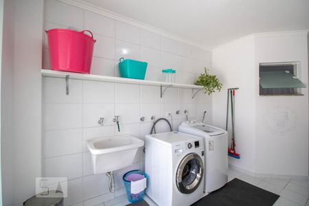 Casa à venda com 500m², 3 quartos e 6 vagas Casa à venda com 500m², 3 quartos e 6 vagasÁrea de Serviço