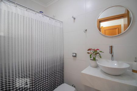 Casa à venda com 500m², 3 quartos e 6 vagas Casa à venda com 500m², 3 quartos e 6 vagasBanheiro de Serviço