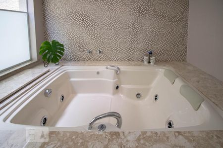 Casa à venda com 500m², 3 quartos e 6 vagas Casa à venda com 500m², 3 quartos e 6 vagasBanheiro da Suíte