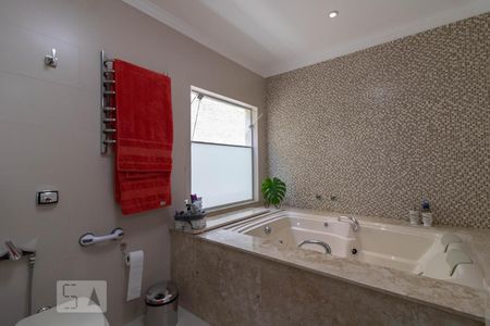 Casa à venda com 500m², 3 quartos e 6 vagas Casa à venda com 500m², 3 quartos e 6 vagasBanheiro da Suíte