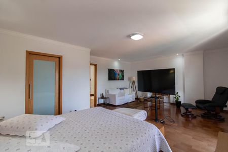 Casa à venda com 500m², 3 quartos e 6 vagas Casa à venda com 500m², 3 quartos e 6 vagasSuíte