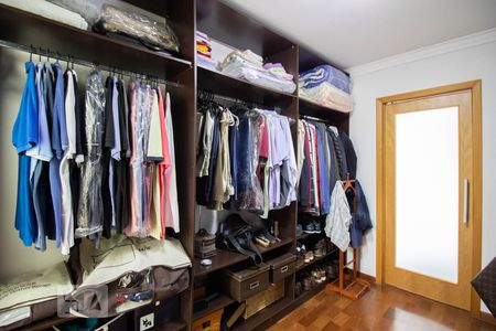 Casa à venda com 500m², 3 quartos e 6 vagas Casa à venda com 500m², 3 quartos e 6 vagasCloset da Suíte