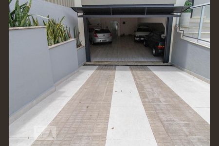 Casa à venda com 500m², 3 quartos e 6 vagas Casa à venda com 500m², 3 quartos e 6 vagasGaragem