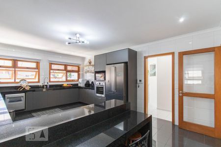 Casa à venda com 500m², 3 quartos e 6 vagas Casa à venda com 500m², 3 quartos e 6 vagasCozinha