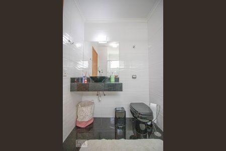 Casa à venda com 500m², 3 quartos e 6 vagas Casa à venda com 500m², 3 quartos e 6 vagasBanheiro