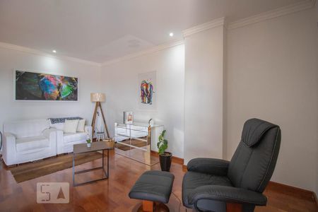 Casa à venda com 500m², 3 quartos e 6 vagas Casa à venda com 500m², 3 quartos e 6 vagasSuíte