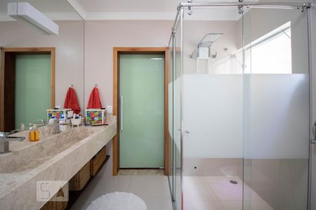 Casa à venda com 500m², 3 quartos e 6 vagas Casa à venda com 500m², 3 quartos e 6 vagasBanheiro da Suíte