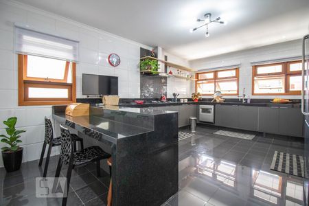 Casa à venda com 500m², 3 quartos e 6 vagas Casa à venda com 500m², 3 quartos e 6 vagasCozinha