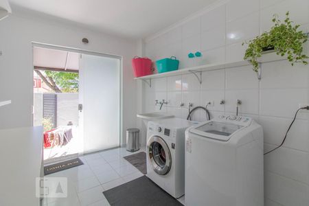 Casa à venda com 500m², 3 quartos e 6 vagas Casa à venda com 500m², 3 quartos e 6 vagasÁrea de Serviço