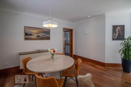 Casa à venda com 500m², 3 quartos e 6 vagas Casa à venda com 500m², 3 quartos e 6 vagasSala de Jantar