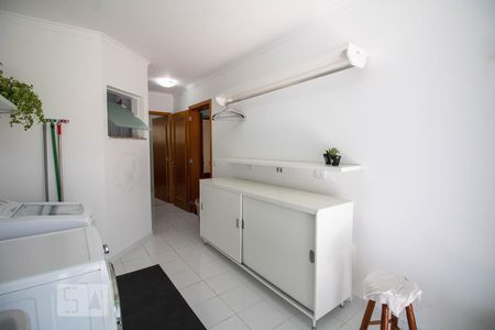 Casa à venda com 500m², 3 quartos e 6 vagas Casa à venda com 500m², 3 quartos e 6 vagasÁrea de Serviço