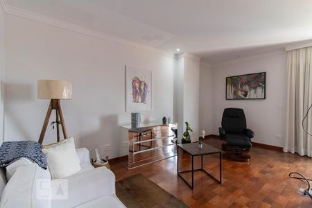 Casa à venda com 500m², 3 quartos e 6 vagas Casa à venda com 500m², 3 quartos e 6 vagasSuíte