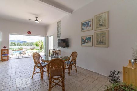 Casa à venda com 500m², 3 quartos e 6 vagas Casa à venda com 500m², 3 quartos e 6 vagasEspaço Gourmet