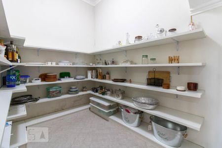 Casa à venda com 500m², 3 quartos e 6 vagas Casa à venda com 500m², 3 quartos e 6 vagasDespensa