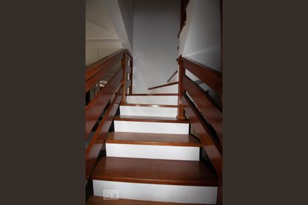 Casa à venda com 186m², 3 quartos e 4 vagasEscadas