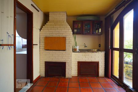 Casa à venda com 350m², 4 quartos e 4 vagasChurrasqueira