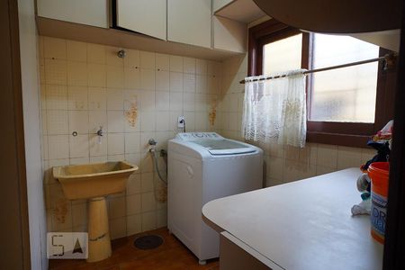 Casa à venda com 350m², 4 quartos e 4 vagasArea de Serviço