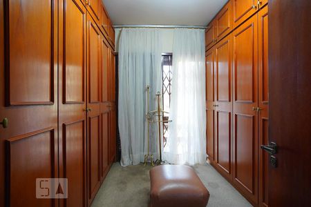 Casa à venda com 350m², 4 quartos e 4 vagasQuarto 2 - Closet