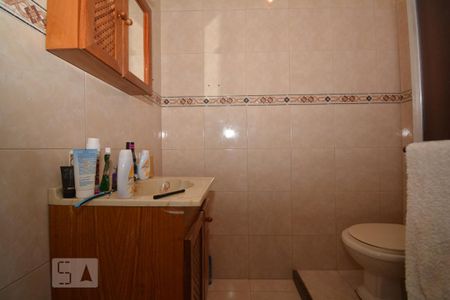 Casa à venda com 301m², 3 quartos e 6 vagasBanheiro da Suíte 2