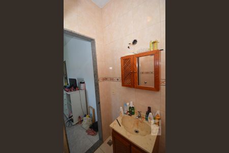 Casa à venda com 301m², 3 quartos e 6 vagasBanheiro da Suíte 2